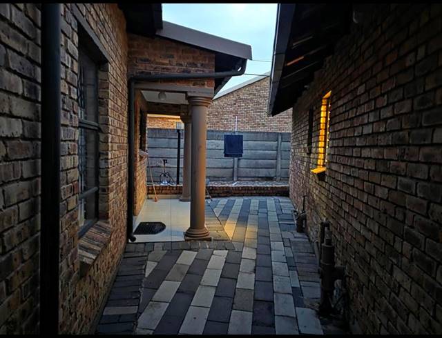 5 BEDROOM HOUSE FOR SALE IN NORKEM PARK